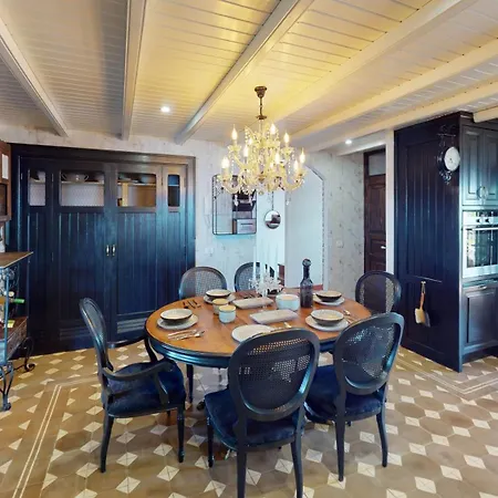 Luxury Colonial Country Мойя