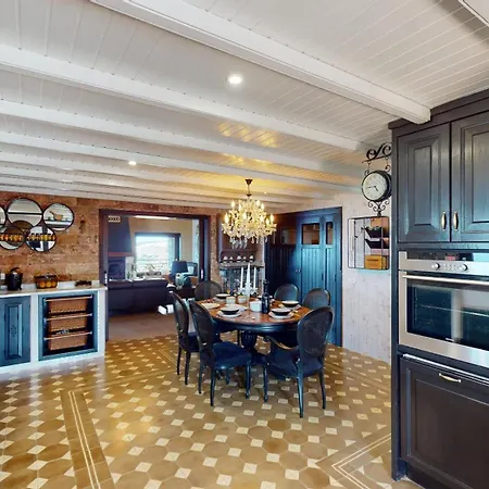 Luxury Colonial Country Мойя